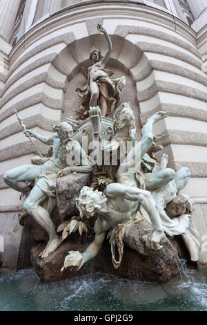 En mer d'alimentation fontaine en Michaelertrakt, Hofburg, Vienne, Autriche Banque D'Images