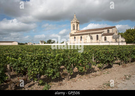 Margaux France - entouré de vignes l'Église historique de Margaux dans le Médoc de Bordeaux France Banque D'Images