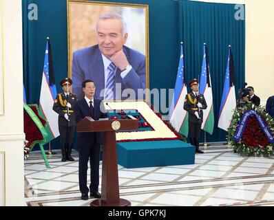 Samarkand. 3e, 2016 Sep. Le vice-Premier ministre chinois Zhang Jaili parle à l'enterrement du président ouzbek Islam Karimov à Samarcande 3 septembre 2016. Zhang Jaili, envoyé spécial du président chinois Xi Jinping, ont assisté aux funérailles de l'Islam Karimov dans sa ville de Samarkand le samedi. © Liu Weibing/Xinhua/Alamy Live News Banque D'Images
