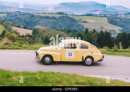 Kraków, Pologne, 3 septembre 2016. Concurrents sur les routes de la 3ème étape du 5e rallye historique de la Pologne / 5. Historique Rajd Polski Historyczny Crédit : Łukasz Popardowski/Alamy Live News Banque D'Images