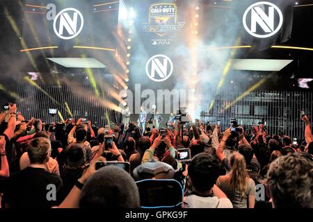 Los Angeles, USA. 09Th Sep 2016. Les visiteurs de prendre des photos à la "Call of Duty XP' Championnats du monde à Los Angeles, USA, 02 septembre 2016. Photo : AXEL POSTINET/dpa/Alamy Live News Banque D'Images