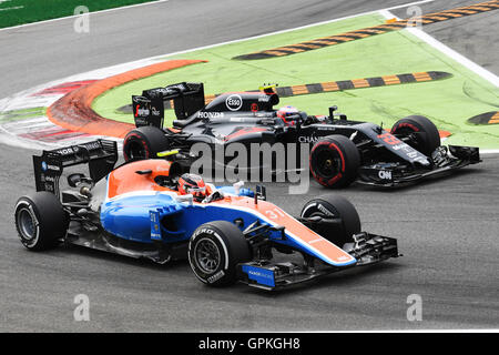 Sport Automobile : Championnat du Monde de Formule 1 de la FIA 2016, Grand Prix d'Italie, # 31 Esteban Ocon (FRA, Manor Racing F1 Team), # 22 Jenson Button (GBR, McLaren Formule 1 Honda Team), Banque D'Images