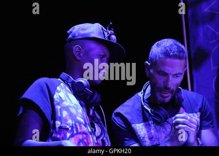 La voix de la peau de la bande de Londres, Skunk Anansie en version dj lors de Skyy Beach Festival Bacoli.Dans la peau photo Banque D'Images