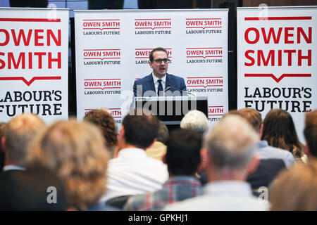 Westminster, London, UK. 05 Sep, 2016. Candidat à la direction du travail Owen Smith met en garde contre la Grande-Bretagne face à un avenir sombre si le travail ne parvient pas à retrouver la crédibilité. Il dévoile un document qui définit ce qu'une décennie de politiques conservatrices va signifier pour la Grande-Bretagne, y compris d'importantes compressions dans les services publics, la fragilisation de la NHS et diminuer les droits des travailleurs. Credit : Dinendra Haria/Alamy Live News Banque D'Images