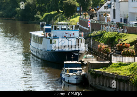 MV Conway Castle amarré sur la rivière Severn à Upton-upon-Severn, Worcestershire, Angleterre, RU Banque D'Images