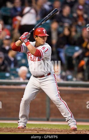 27 avril 2010 ; San Francisco, CA, États-Unis; Carlos Ruiz (51), le receveur des Phillies de Philadelphie, à la batte contre les Giants de San Francisco lors de la troisième manche à AT&T Park. San Francisco a battu Philadelphie 6-2. Banque D'Images