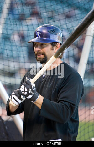 30 avril 2010, San Francisco, CA, USA, Colorado Rockies joueur Todd Helton (17) avant le match contre les Giants de San Francisco à AT&T Park. San Francisco Californie défait 5-2. Banque D'Images