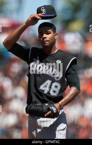 Le 1 mai, 2010 ; San Francisco, CA, USA, Colorado Rockies le lanceur partant Esmil Rogers (48) au cours de la deuxième manche contre les Giants de San Francisco à AT&T Park. San Francisco Californie défait 6-1. Banque D'Images