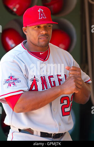 Le 11 juillet, 2010 ; Oakland, CA, USA ; Los Angeles Angels droit fielder Cory Aldridge (22) avant le match contre les Athletics d'Oakland au Oakland-Alameda County Coliseum. Oakland défait Los Angeles 5-2. Banque D'Images