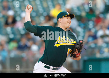 5 juillet 2011, Oakland, CA, USA ; Oakland Athletics le lanceur partant trevor cahill (53) emplacements contre les Mariners de Seattle au cours de la quatrième manche à o.co Coliseum. Banque D'Images
