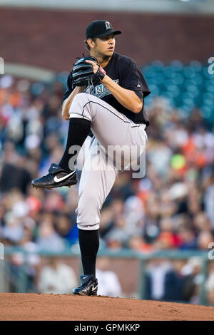 27 juillet 2010 ; San Francisco, CA, États-Unis ; le lanceur Josh Johnson (55) des Florida Marlins affronte les Giants de San Francisco lors de la deuxième manche à AT&T Park. Banque D'Images