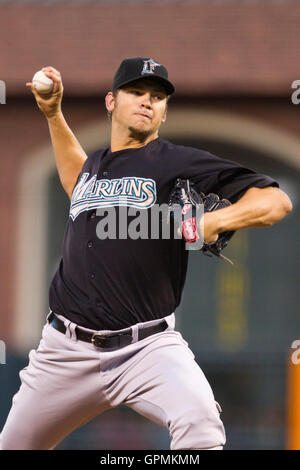 27 juillet 2010 ; San Francisco, CA, États-Unis ; le lanceur Josh Johnson (55) des Florida Marlins lors de la quatrième manche contre les Giants de San Francisco à AT&T Park. Banque D'Images