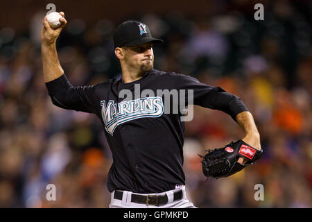 27 juillet 2010 ; San Francisco, CA, USA ; les Florida Marlins relief pitcher Burke Badenhop (31) emplacements contre les Giants de San Francisco au cours de la neuvième manche à AT&T Park. San Francisco a défait la Floride 6-4. Banque D'Images