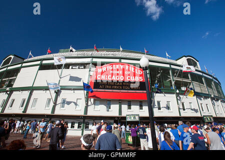 16 août, 2010 ; Chicago, IL, USA ; Fans entrer Wrigley Field avant le match entre les Chicago Cubs et les San Diego Padres. San Diego Chicago défait 9-5. Banque D'Images