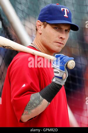 Oct 27, 2010 ; San Francisco, CA, USA ; Texas Rangers voltigeur josh hamilton avant un match de la série mondiale 2010 contre les Giants de San Francisco à at&t park. Banque D'Images