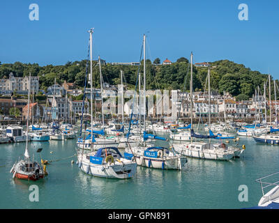 Yachts dans le port de Saint Aubin Jersey Channel Islands Banque D'Images