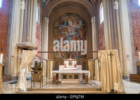 Intérieur et de l'autel de l'Église en plein air Saint Louis ou Ludwigskirche à Munich, Bavière, Allemagne Banque D'Images