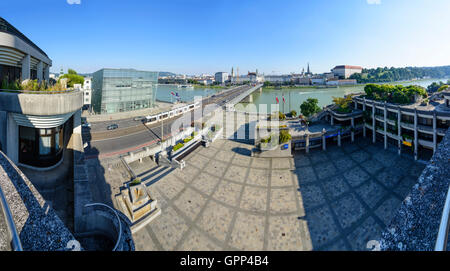 Ars Electronica Center, pont Nibelungenbrücke, Danube, Vieille Ville, vue du nouvel hôtel de ville de Linz, , Oberösterreich, Upper Aust Banque D'Images