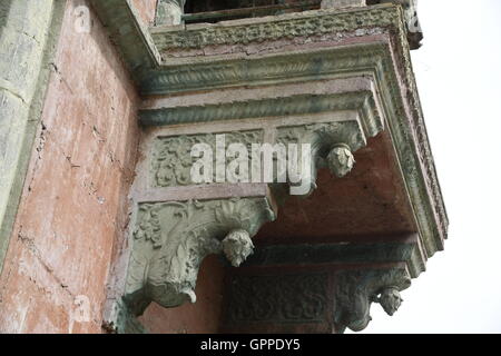 Belle fort Ramnagar aux couleurs de l'architecture détaillée incroyable à Varanasi ou bénarès sarnath près de l'Uttar Pradesh en Inde Banque D'Images