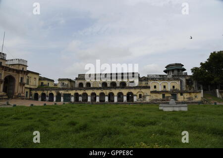 Belle fort Ramnagar aux couleurs de l'architecture détaillée incroyable à Varanasi ou bénarès sarnath près de l'Uttar Pradesh en Inde Banque D'Images