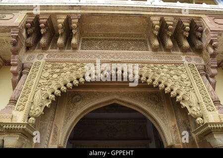 Belle fort Ramnagar aux couleurs de l'architecture détaillée incroyable à Varanasi ou bénarès sarnath près de l'Uttar Pradesh en Inde Banque D'Images