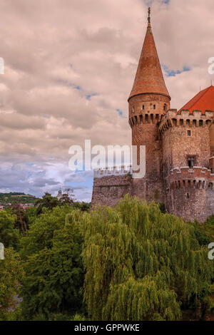 Château Corvin, également connu sous le nom de Château des Hunyadi ou Hunedoara Castle est un château gothico-Renaissance en Hunedoara, Roumanie. C'est l'un Banque D'Images