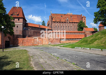 Château de Malbork en Pologne, forteresse médiévale construite par les Chevaliers Teutoniques l'ordre, côté château, monument historique datant Banque D'Images