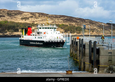 Les petites îles 'ferry' Lochnevis à l'embarcadère sur le Loch, Scresort Kinloch, à l'île de Rum, Hébrides intérieures, Ecosse, Royaume-Uni Banque D'Images