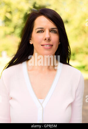 Portrait d'une belle fille attirante Banque D'Images