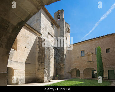 Cloître et clocher Saint Hilaire Ancienne Abbaye près de Menerbes Luberon Provence France Banque D'Images