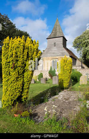 St Marie et l'église Saint Pierre se trouve dans le village de Wilmington, East Sussex, Angleterre. Banque D'Images