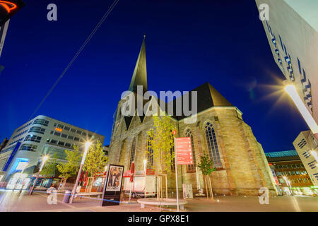 Dortmund, AUG 31 : la belle église - St.-Petri-Kirche autour de nuit avec des lumières le Août 31, 2016 à Dortmund, Allemagne Banque D'Images