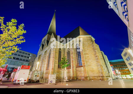 Dortmund, AUG 31 : la belle église - St.-Petri-Kirche autour de nuit avec des lumières le Août 31, 2016 à Dortmund, Allemagne Banque D'Images