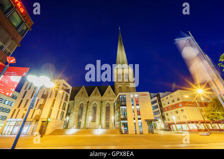 Dortmund, AUG 31 : la belle église - St.-Petri-Kirche autour de nuit avec des lumières le Août 31, 2016 à Dortmund, Allemagne Banque D'Images