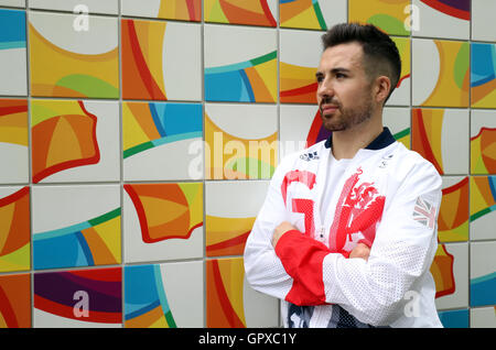 Joueur de tennis de table paralympique Go va Bayley pose pour une photo à l'intérieur du Village des athlètes avant les Jeux Paralympiques de Rio 2016, au Brésil. Banque D'Images