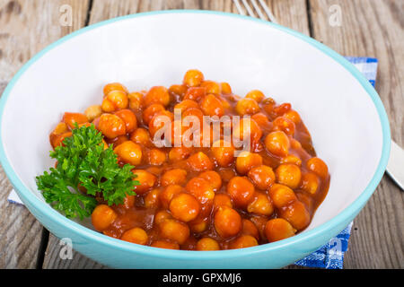 L'écrou dans Harissa Sauce Studio Photo sur bois Banque D'Images