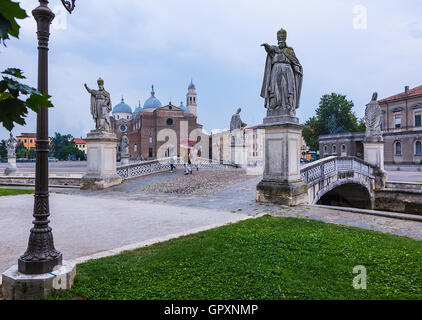 Padoue, Italie - 5 août 2016 : La Piazza de Prato della Valle, Padova, Italie. Banque D'Images