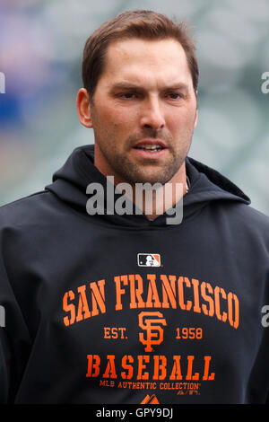 14 mai, 2011 ; Chicago, IL, USA ; le voltigeur des Giants de San Francisco Mark DeRosa (7) se réchauffe avant le match contre les Cubs de Chicago au Wrigley Field. Banque D'Images