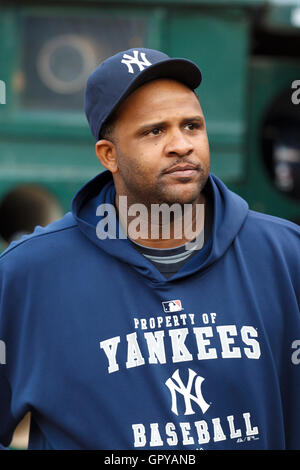 31 mai, 2011 ; Oakland, CA, USA ; New York Yankees CC Sabathia pitcher de départ (52) se tient dans l'abri avant le match contre les Athletics d'Oakland au Oakland-Alameda County Coliseum. New York Oakland défait 10-3. Banque D'Images