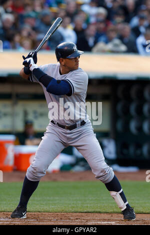 31 mai, 2011 ; Oakland, CA, USA ; New York Yankees de troisième but Alex Rodriguez (13) à la batte contre les Athletics d'Oakland au cours de la première manche au Oakland-Alameda County Coliseum. New York Oakland défait 10-3. Banque D'Images