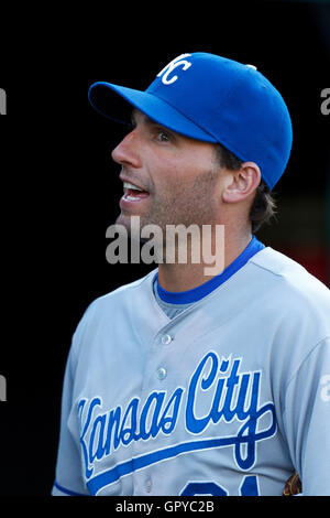 14 juin 2011, Oakland, CA, USA ; droit des royals de Kansas city fielder jeff Francoeur (21) entre dans l'étang-réservoir avant le match contre les Oakland Athletics d'Oakland-Alameda County Coliseum. Kansas city oakland défait 7-4. Banque D'Images