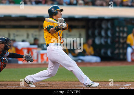 18 juin 2011, Oakland, CA, USA ; Oakland Athletics frappeur désigné Hideki Matsui (55) à la batte contre les Giants de San Francisco au cours de la deuxième manche à l'O.co Coliseum. San Francisco Oakland défait 4-2. Banque D'Images