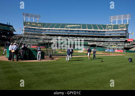 5 juillet 2011, Oakland, CA, USA ; les Mariners de Seattle au cours de la pratique au bâton avant le match contre les athletics d'Oakland à o.co coliseum. seattle oakland défait 4-2 en 10 manches. Banque D'Images