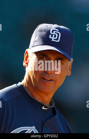 7 juillet, 2011 ; San Francisco, CA, USA ; San Diego Padres manager Bud noir (20) au cours de la pratique au bâton avant le match contre les Giants de San Francisco à AT&T Park. San Francisco San Diego défait 2-1. Banque D'Images