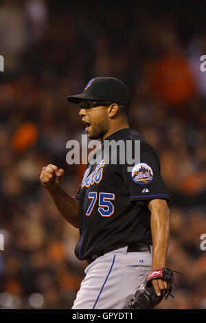 8 juillet, 2011 ; San Francisco, CA, USA ; New York Mets lanceur droitier Francisco Rodriguez (75) célèbre à la fin du match contre les Giants de San Francisco à AT&T Park. New York San Francisco défait 5-2. Banque D'Images