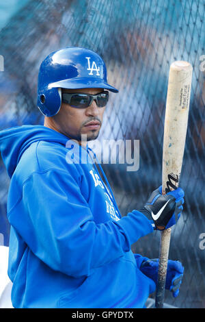 18 juillet 2011 ; San Francisco, CA, États-Unis ; Rafael Furcal (15 ans) des Dodgers de Los Angeles lors de l'entraînement de frappe avant le match contre les Giants de San Francisco à AT&T Park. Banque D'Images