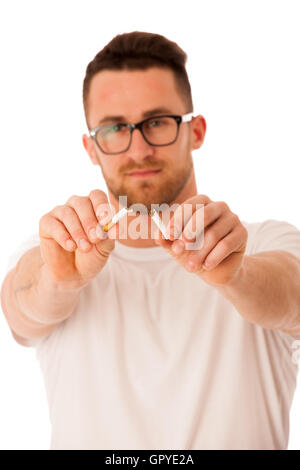 Briser l'homme comme un geste de cigarettes fumer isolated over white. Banque D'Images