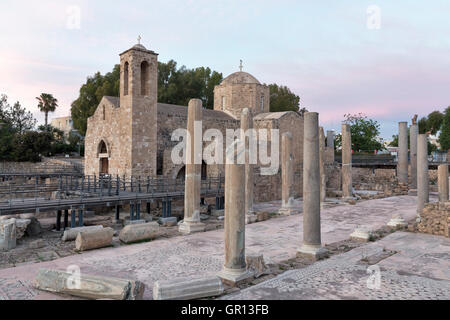 Église et vestiges antiques Kyriaki à Paphos Chypre. Ancienne basilique chrétienne cour intérieure à Kato Paphos. Banque D'Images