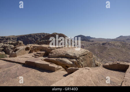 Autel nabatéen au haut lieu du Sacrifice à Petra, Jordanie Banque D'Images