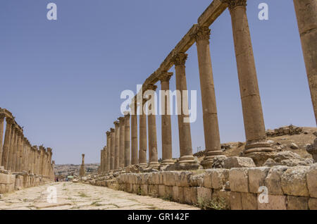 Colonnes du cardo maximus, ancienne ville romaine de Gérasa antique de Jerash, Jordanie moderne , Banque D'Images